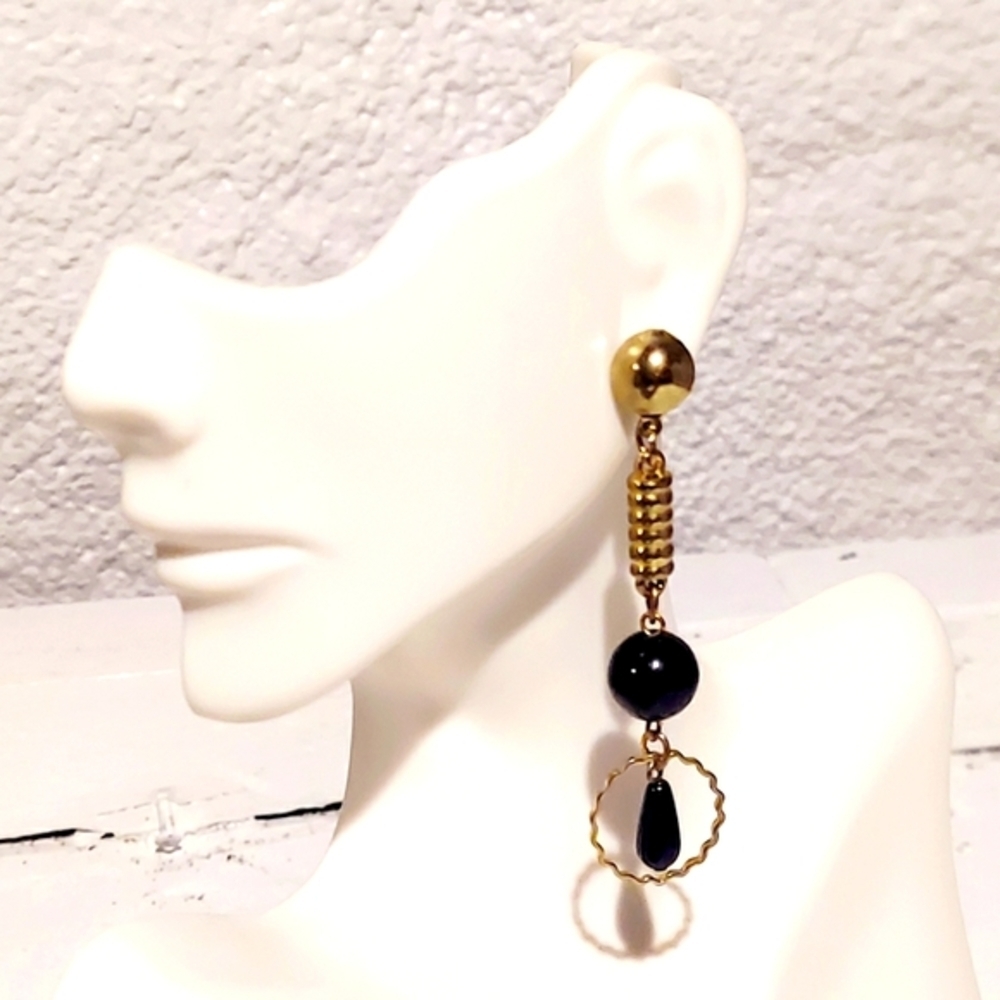 Earrings gold and black metal beaded